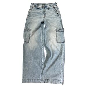 AMERICAN EAGLE Super Hi Rise Baggy Wide Leg Cargo Jeans Light Wash 4R Like New.